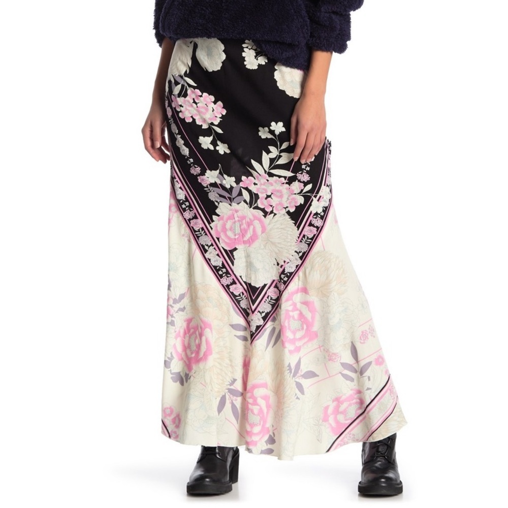 NWOT FREE PEOPLE AFTER HOUR FLORAL MAXI SKIRT Z45-7